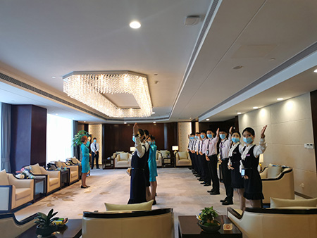 尊易巾帼文明岗岗员参加“早班会1.jpg