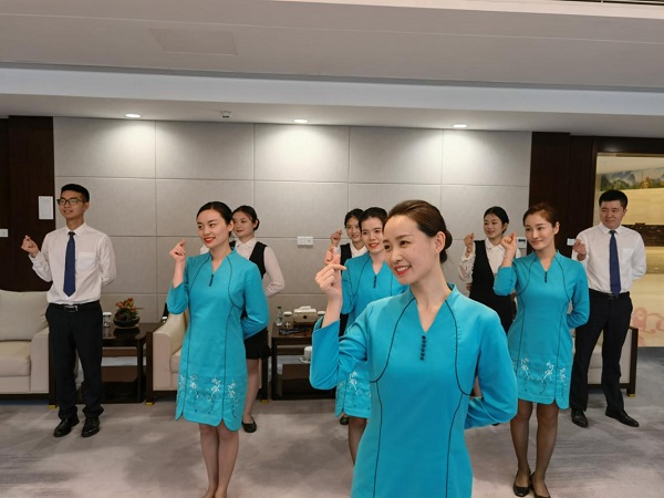 温州空港贵宾公司开展“微笑在脸 服务在心”主题活动