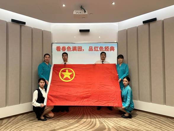 看春色满园 品红色经典 ————温州贵宾公司团支部开展主题读书分享会