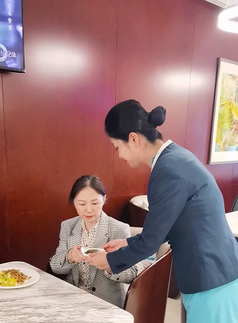 2024.4.4清明好“食”节 “禧悦”粿飘香 -温州贵宾公司巾帼文明岗开展清明节特色服务活动.jpg